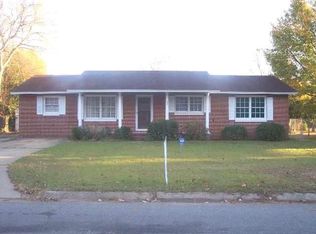 221 Meadowridge Dr, Warner Robins, GA 31093