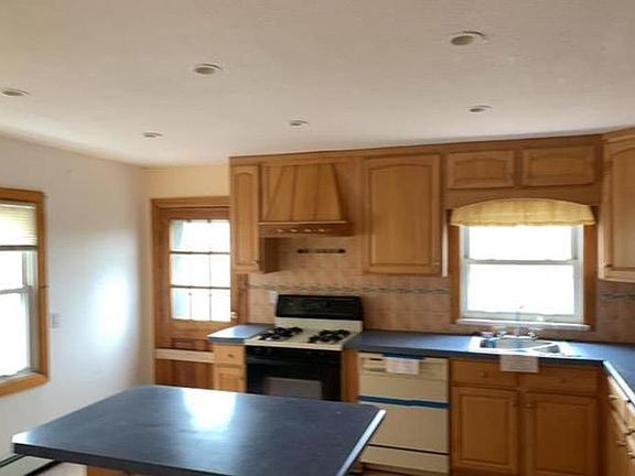 4th image of 155 Lincoln Ave