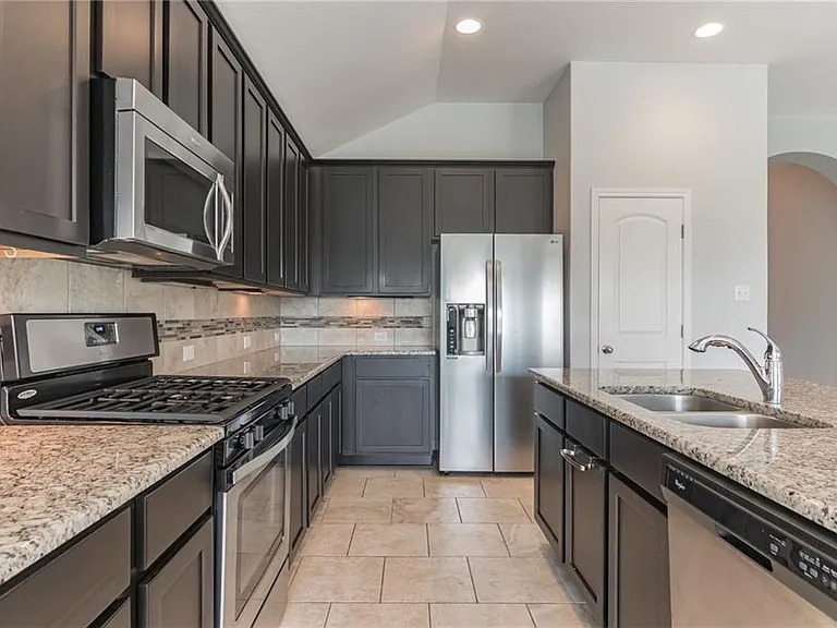 320 Lightcliff St — Photo 3