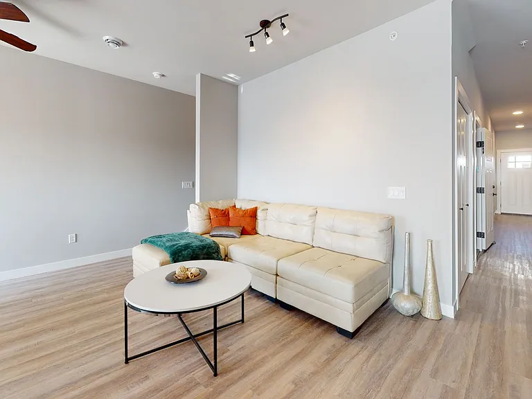 618 Autumn Wood Pkwy — Photo 136