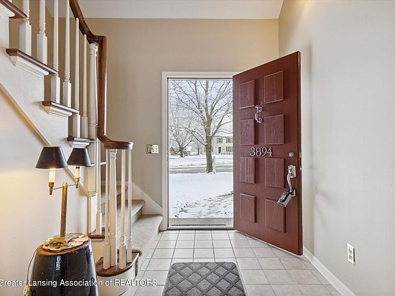5th image of 3894 Highwood Pl