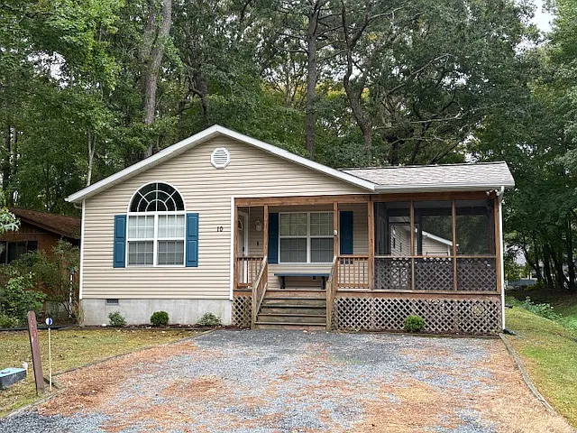 3 bed, 1348 sqft, $2,250 — Photo 1