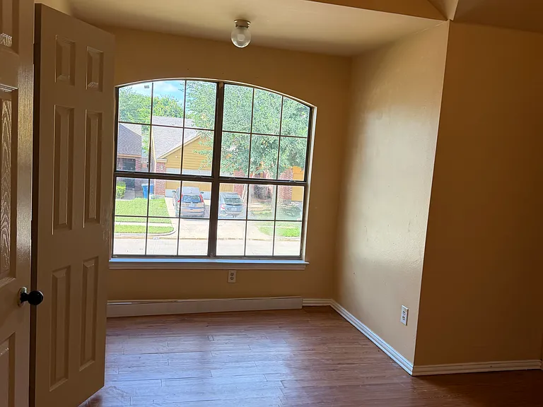 6310 Benavides Dr — Photo 8