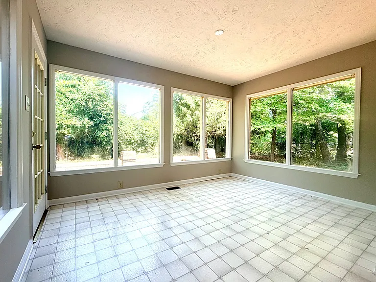 1525 Trevino Dr — Photo 18