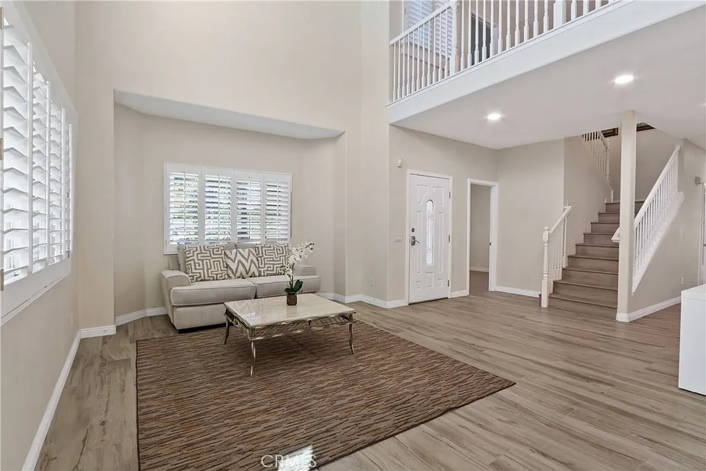 5 bed, 2676 sqft, $4,600 — Photo 3