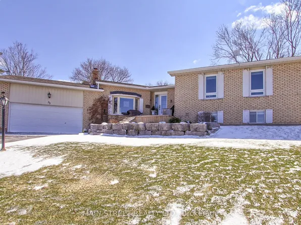 33 E Avonlea Rd, Uxbridge, ON L9P 1R2