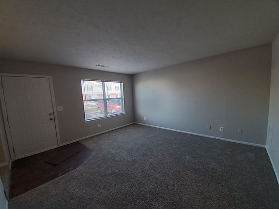 4th image of 6117 Applegrove Ln