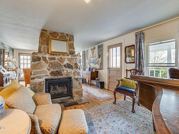 4th image of 341 Locust Gap Rd