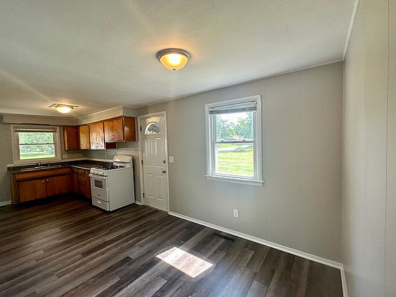 4th image of 555 N Cottage Ave