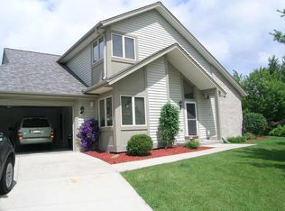 14140 Lenox Dr, New Berlin, WI 53151