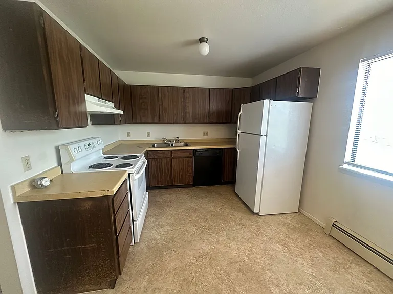 2541 Grand Ave — Photo 3