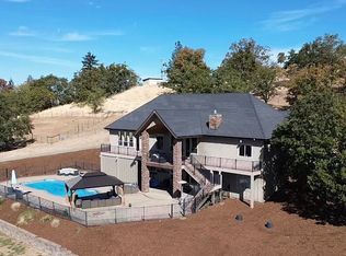 2417 Glory C Rd, Medford, OR 97501