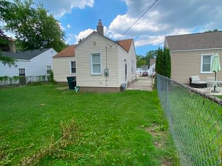 1800 Browning St — Photo 24