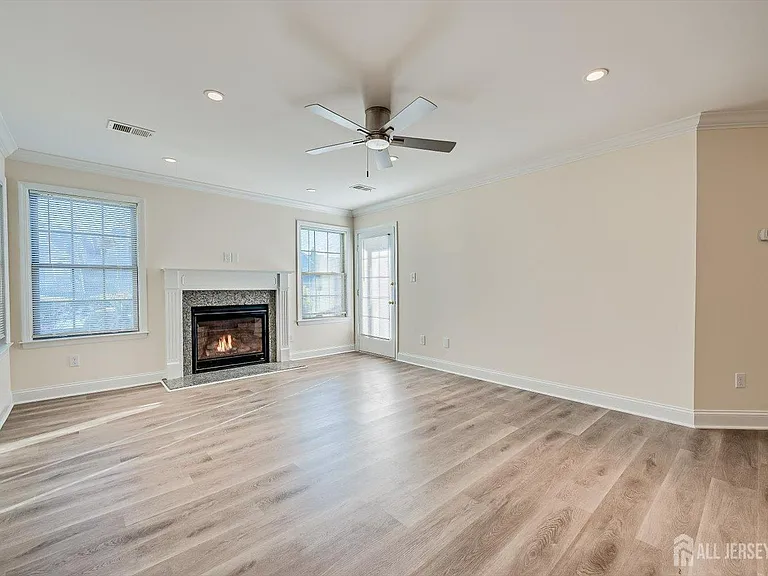 114 Longfield Ct — Photo 2