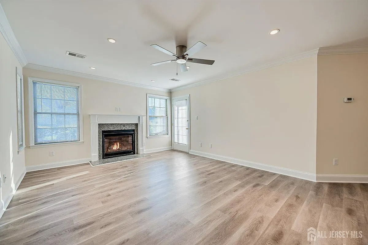 Building Photo - 114 Longfield Ct