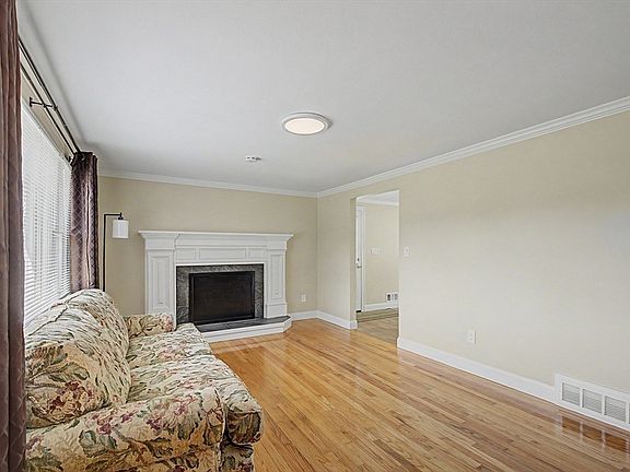 4th image of 265 Wheatland Ave