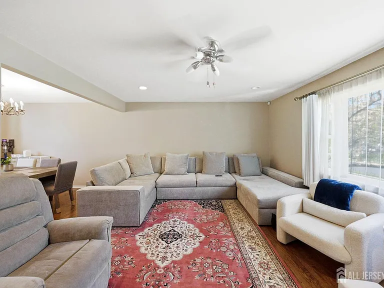 34 Ventnor Dr — Photo 23