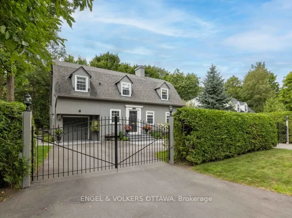 215 Springfield Rd, Ottawa, ON K1M 0L1