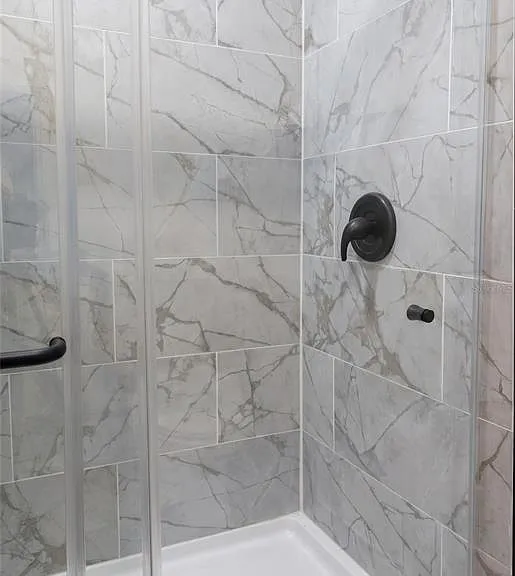 520 E Juanita St — Photo 32