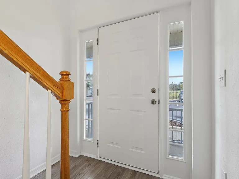 Devon Circle Apartments — Photo 26