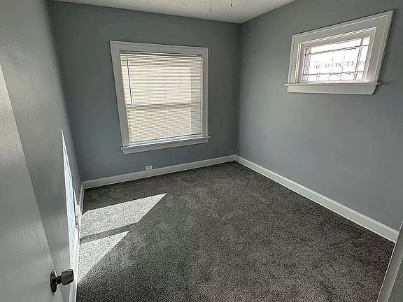 4th image of 11817 Dove Ave #1
