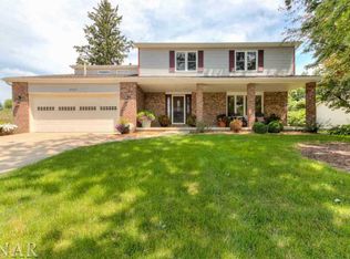 2902 Grandview Dr, Bloomington, IL 61704