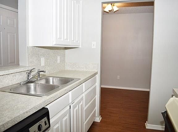 4th image of 801 Treadwell Ct APT A