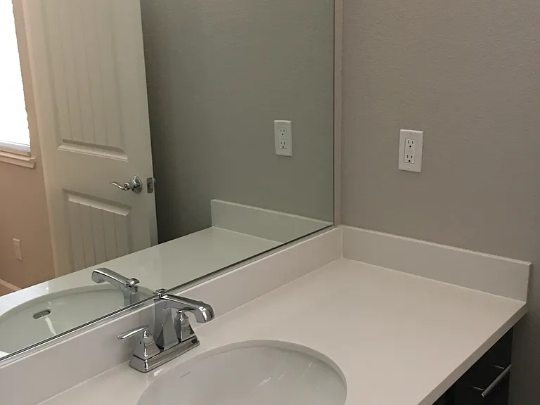 706 Tilton Dr — Photo 3