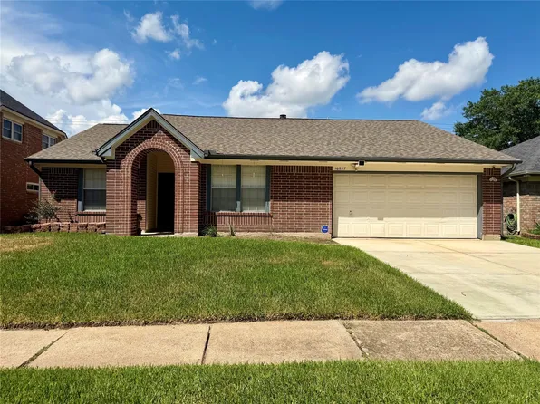 16027 Surrey Woods Dr, Friendswood, TX 77546