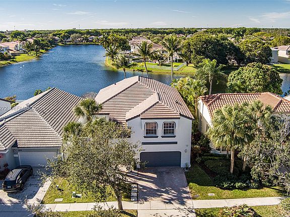 5th image of 15842 NW 10th St