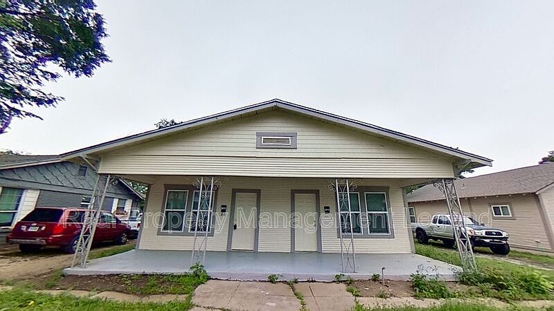 1st image of 1102 E Richmond Ave