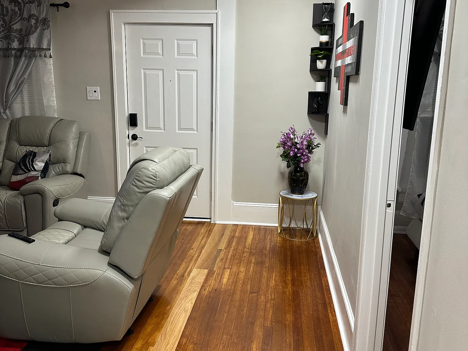 2109 Bertha St — Photo 3