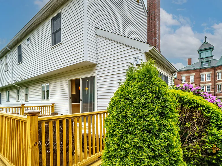300 Adams St — Photo 4