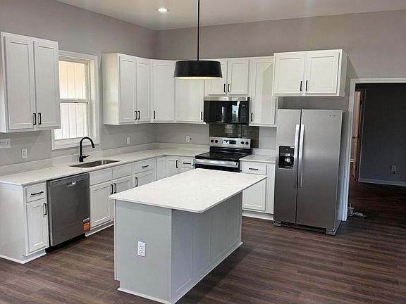 2nd image of 25 Simmons Ln