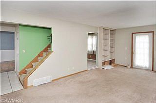 3rd image of 167 Lincolnwood Dr