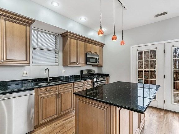 5th image of 1256 N Wood St APT 2