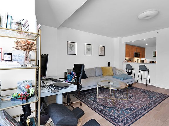 4th image of 555 4th St Unit 411