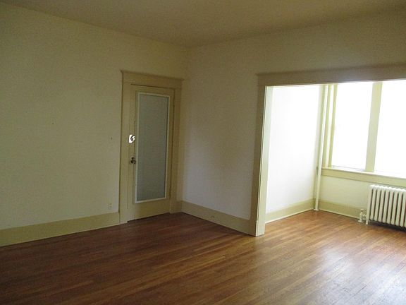 4th image of 925 Harrington Ave #B3