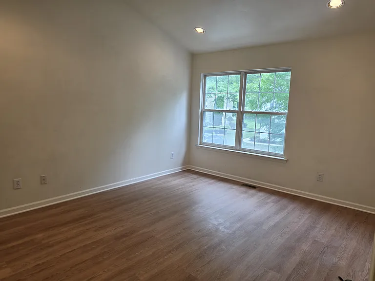 303 Harvest Ln — Photo 14