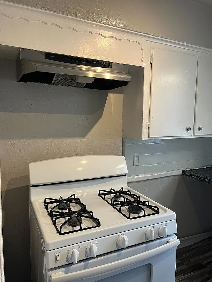 Eskridge Apartments. — Photo 3