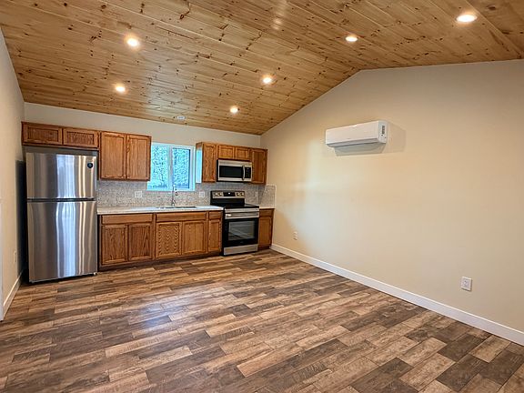 3rd image of 54317 Pine Crest Ave