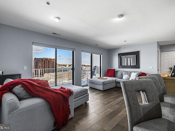 4th image of 2702 Lighthouse Point E #720