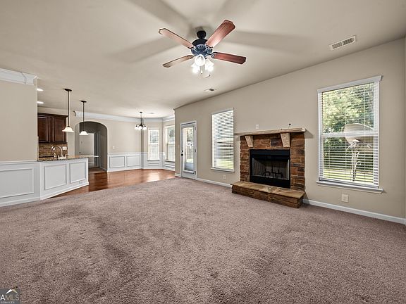 4th image of 90 Sylvan Loop