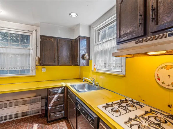 180-19 Grand Central Parkway image 9 of 24