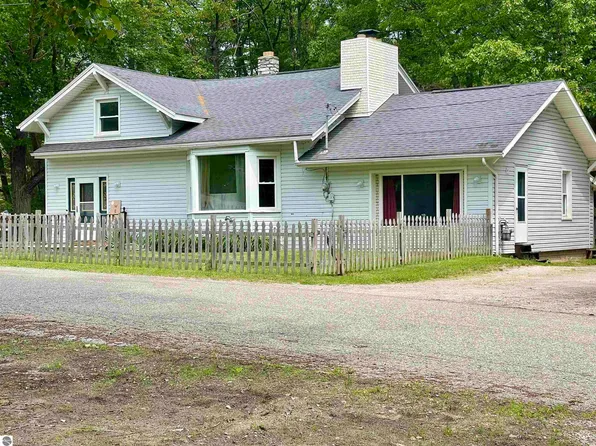 1820 Aster St, East Tawas, MI 48730
