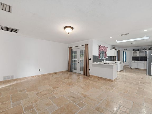 5th image of 800 Wildwood Cir