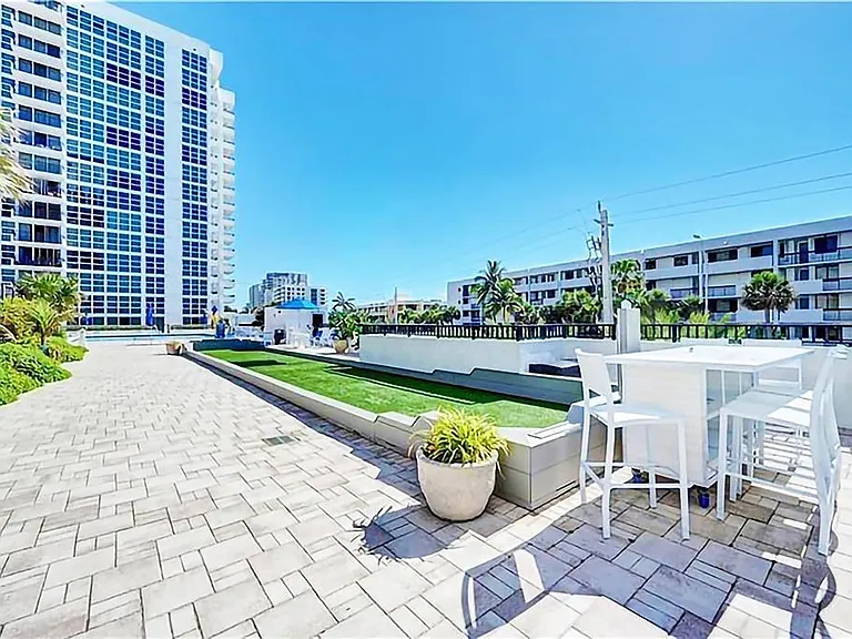525 N Ocean Blvd #919 — Photo 30