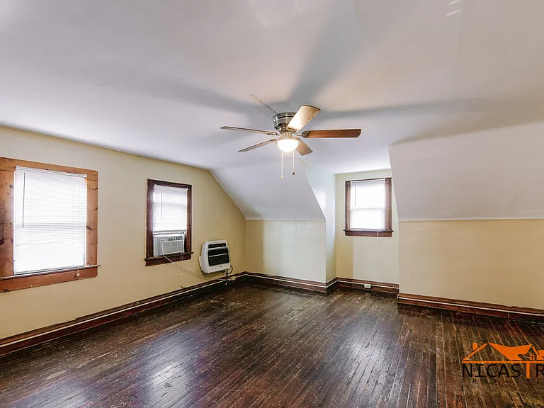 1638 Indianola Ave — Photo 30