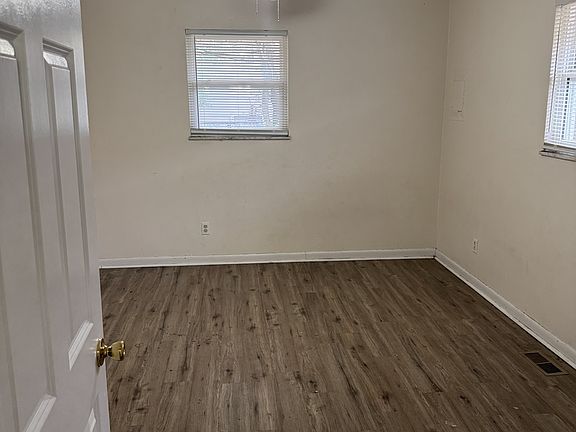 5th image of 144 Kelly Ave #2
