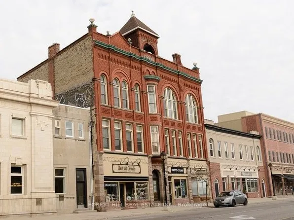 12 Water St N #3, Cambridge, ON N1R 3B1